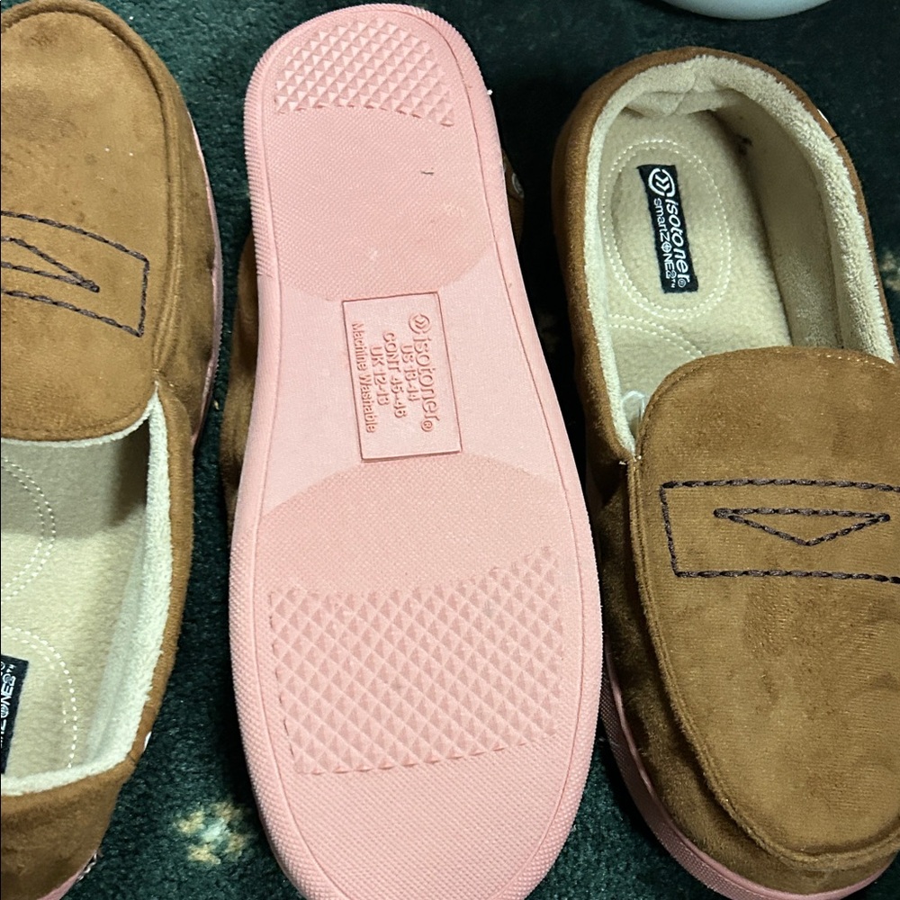 New 2pair Isotoner men’s slippers 13-14 - Picture 7 of 11